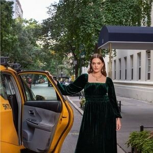 Hill House Jasmine Velvet Long Sleeve Dress in Deep Green